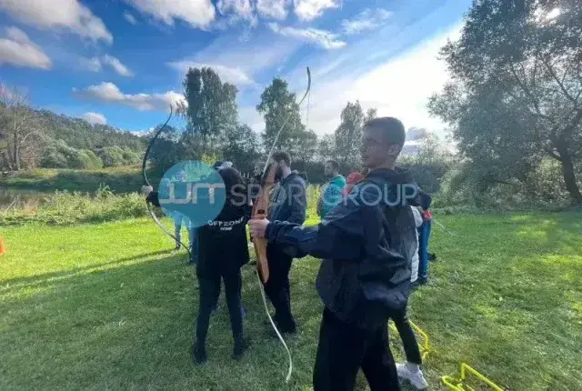 Команда на точке квеста